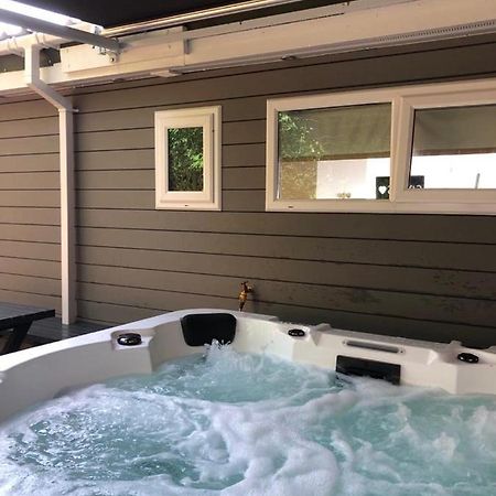 Woodlands Luxury Escape - Lodge 81 Нью-Ки Экстерьер фото